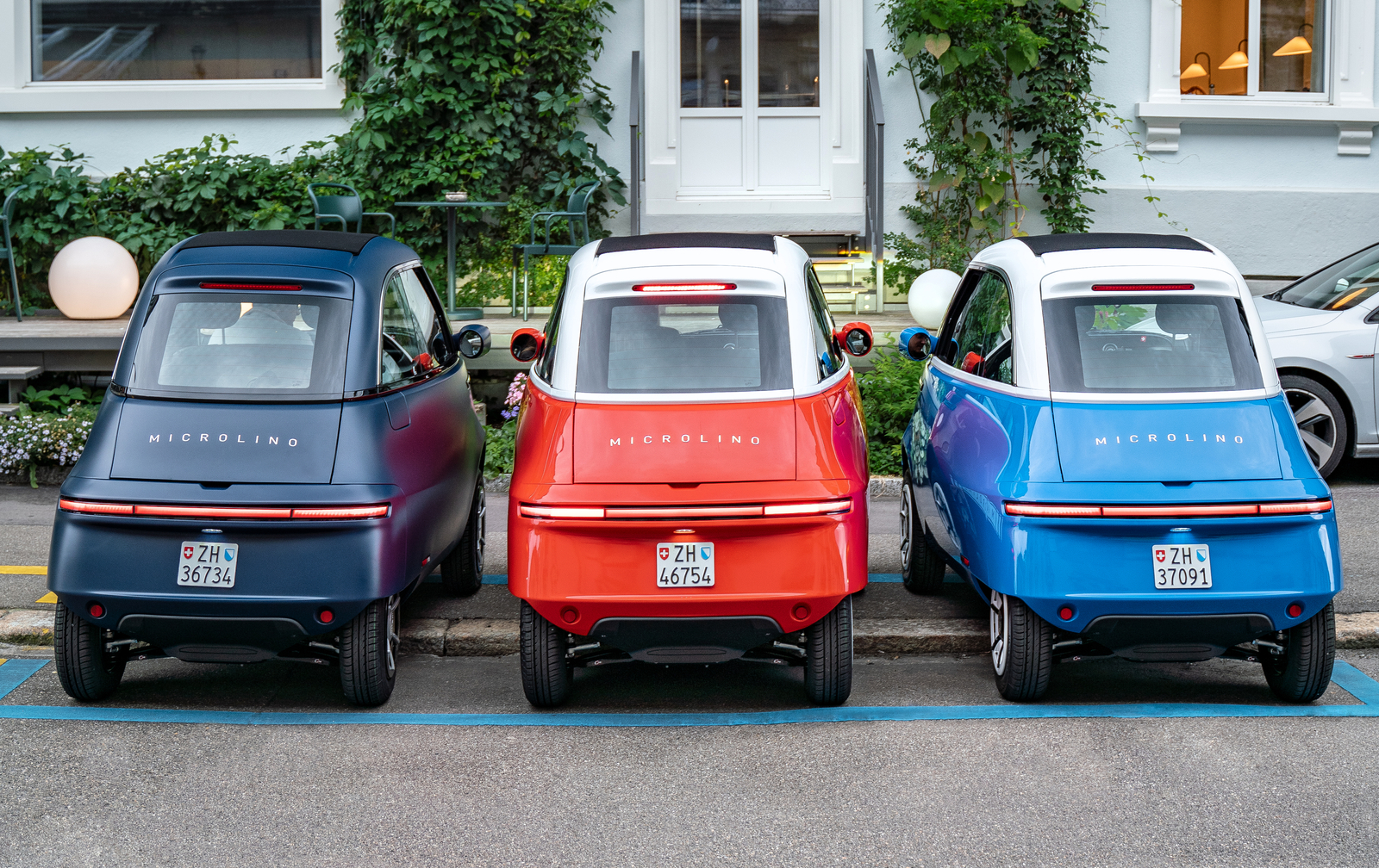 “Parkeren in Amsterdam: De Voordelen van de Microlino in de Drukke Stad”